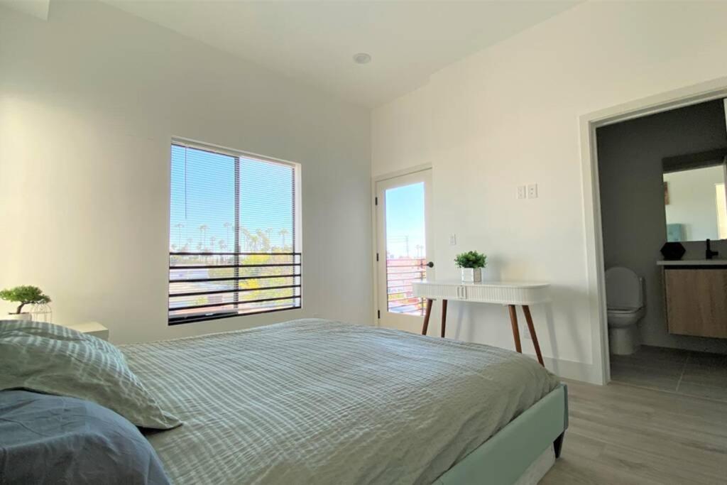 Сasa de vacaciones 3bd/3ba Modern Hollywood Townhouse With Private Rooftop Los Ángeles